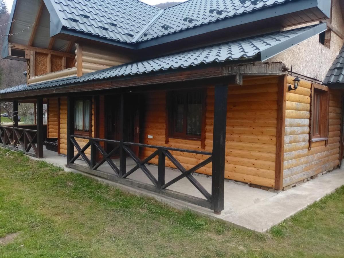 Садиба Федорчуків За рікою Шешори Екстер'єр фото